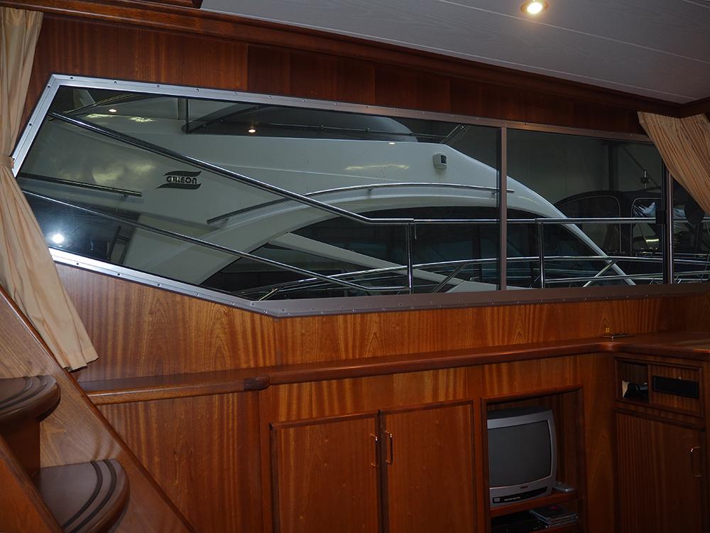 Saloon, Accommodation